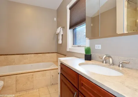 2430 West Iowa Street Chicago IL 60622