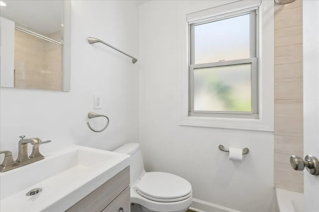 7542 West Bryn Mawr Avenue Chicago IL 60631