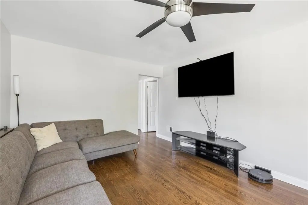 7542 West Bryn Mawr Avenue Chicago IL 60631