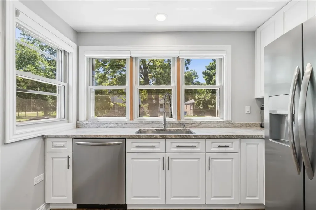 7542 West Bryn Mawr Avenue Chicago IL 60631