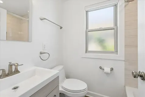 7542 West Bryn Mawr Avenue Chicago IL 60631