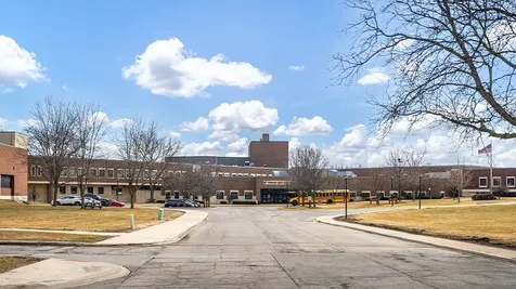 422 Lakeshore Court St. Charles IL 60174