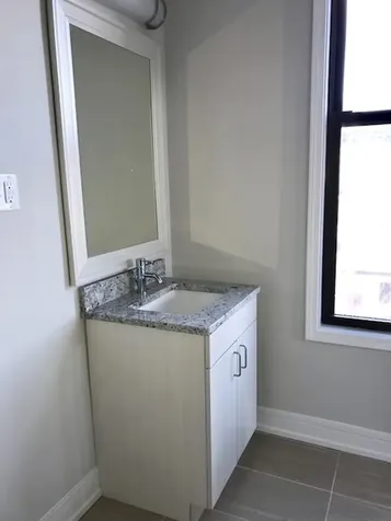 1351 West Roscoe Street Chicago IL 60657