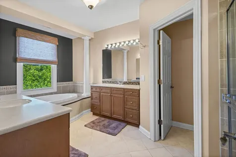 2064 Valor Court Glenview IL 60026