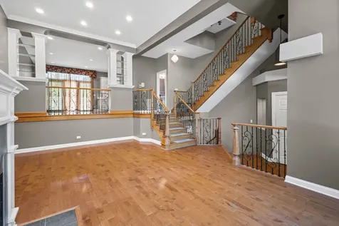 2064 Valor Court Glenview IL 60026