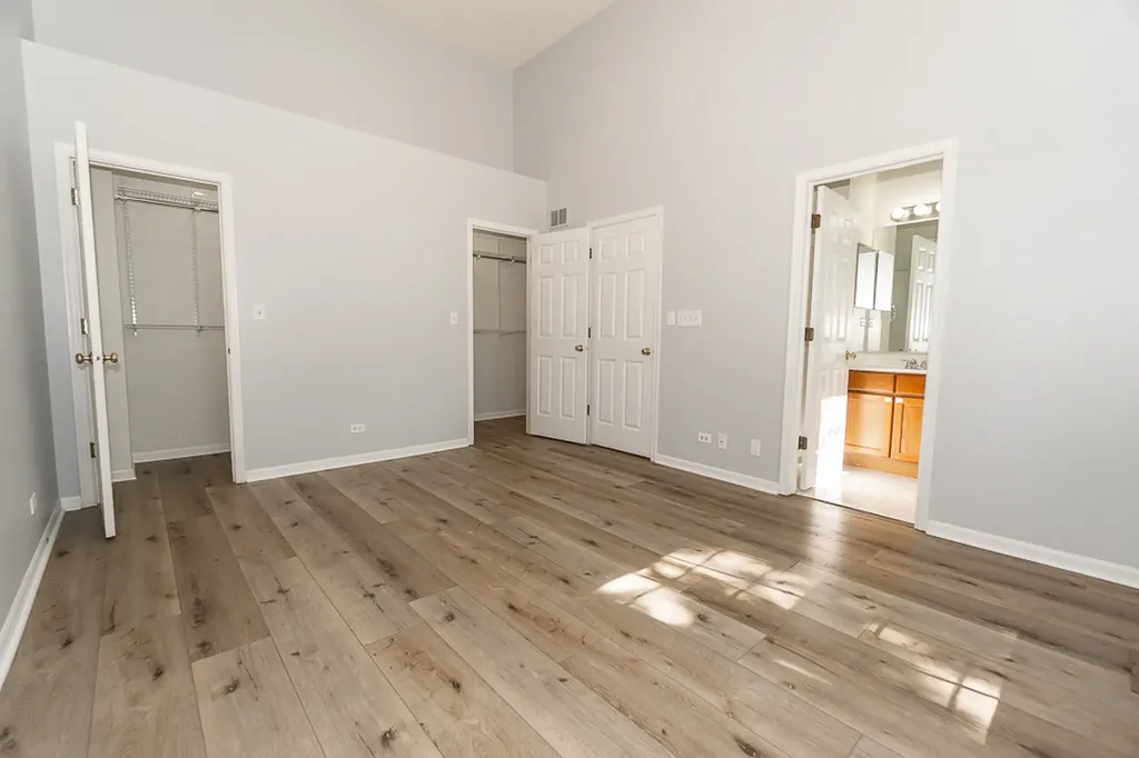 739 West Georgian Court Addison IL 60101