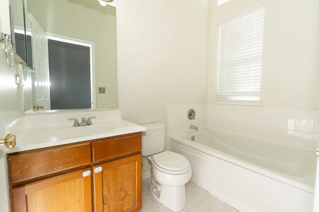 739 West Georgian Court Addison IL 60101