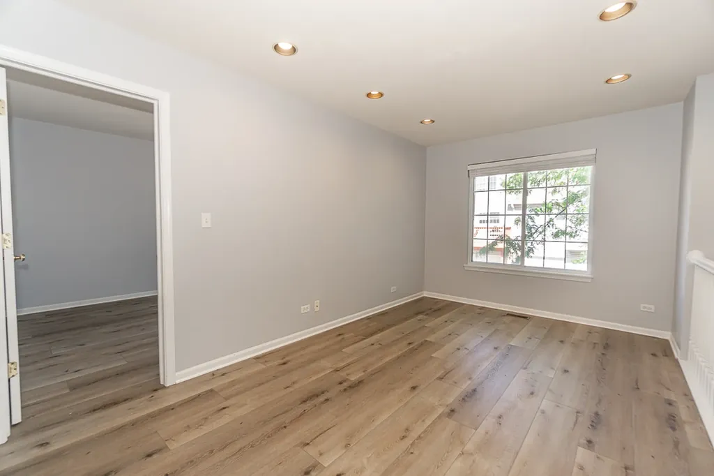 739 West Georgian Court Addison IL 60101