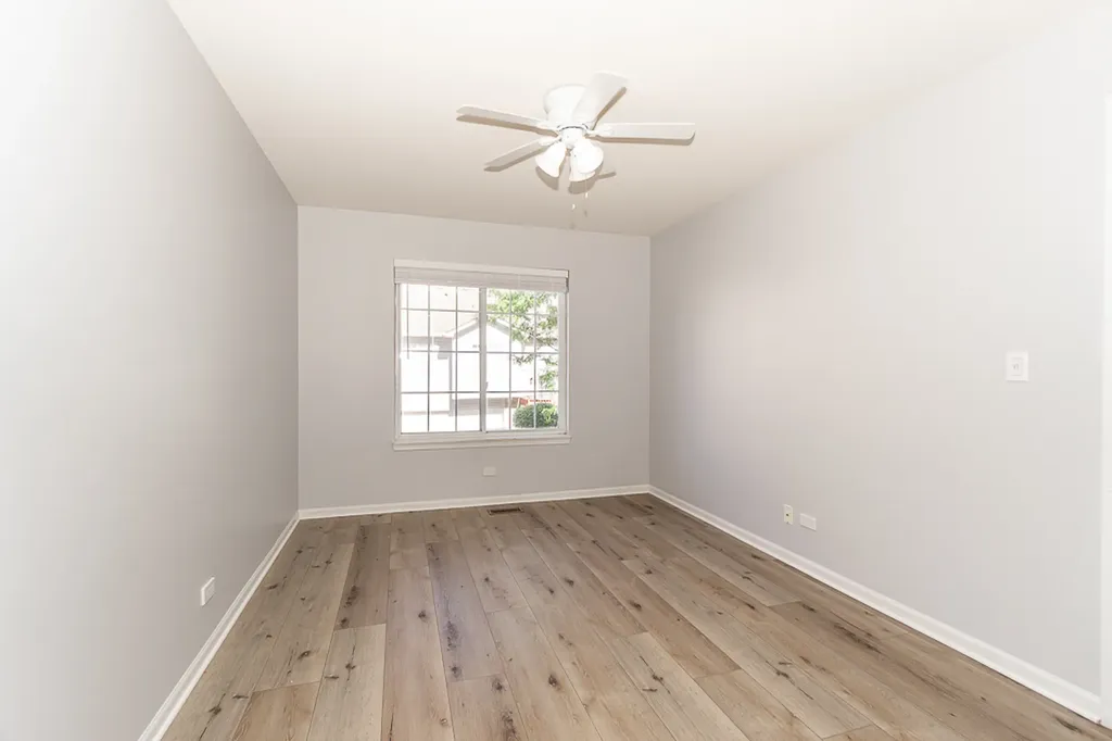 739 West Georgian Court Addison IL 60101
