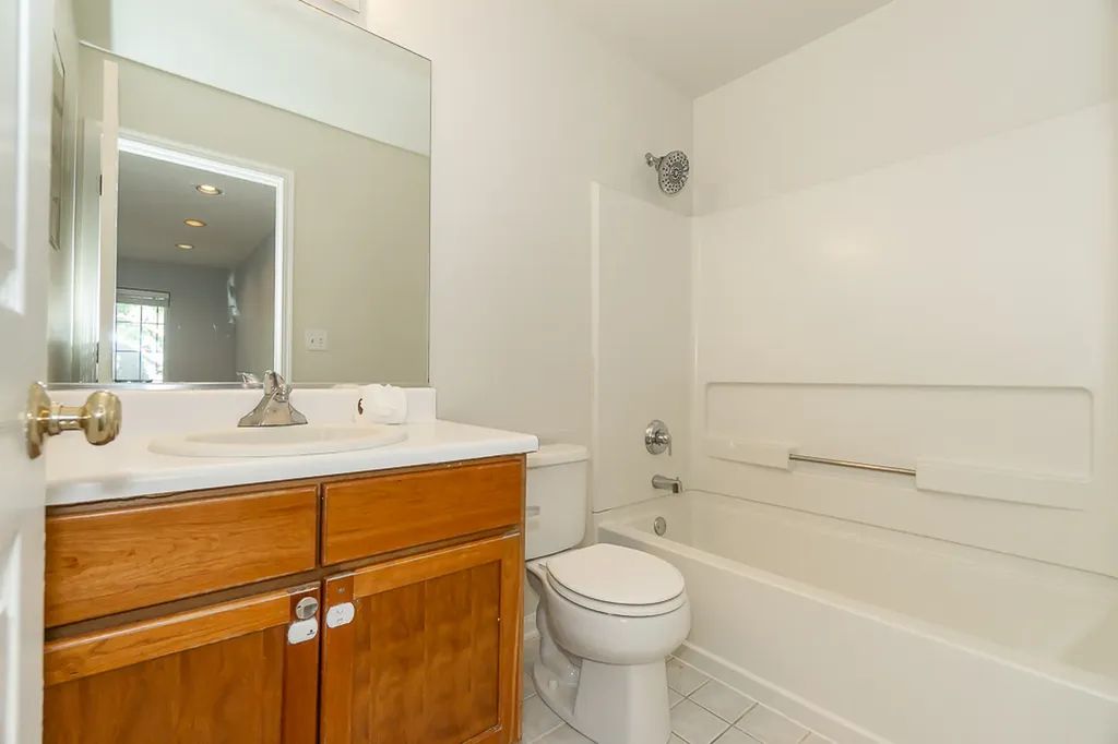 739 West Georgian Court Addison IL 60101
