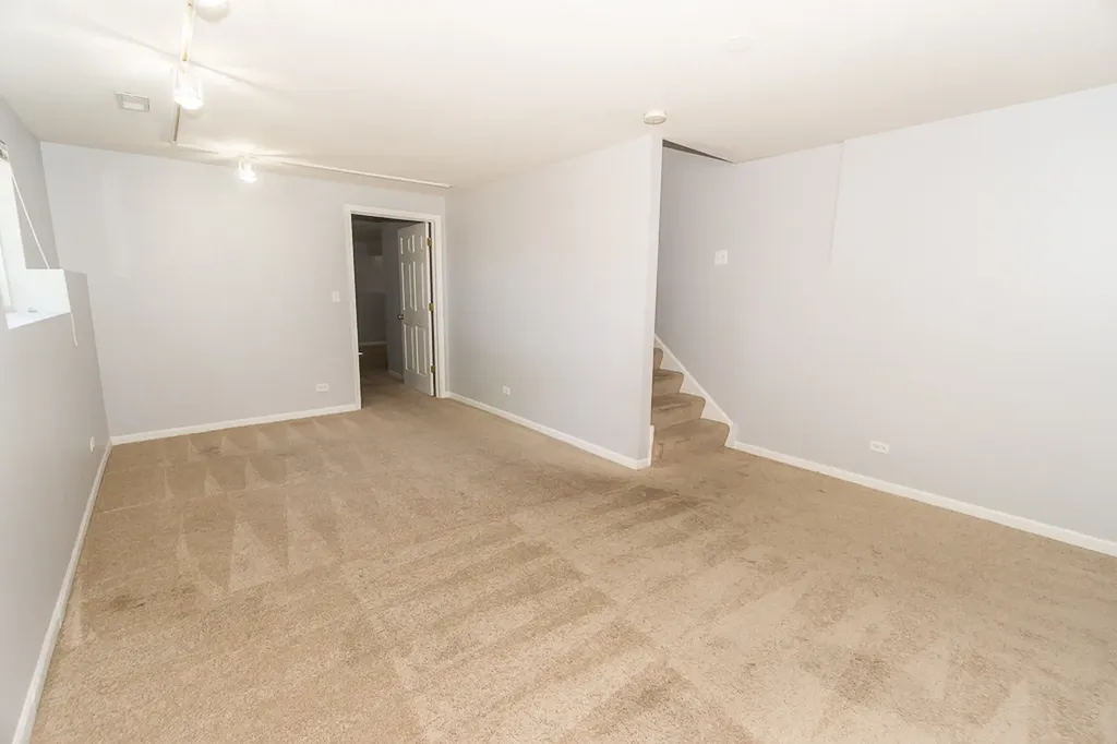 739 West Georgian Court Addison IL 60101