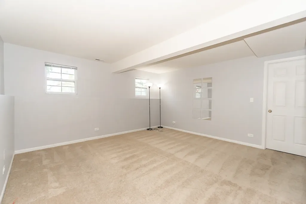 739 West Georgian Court Addison IL 60101