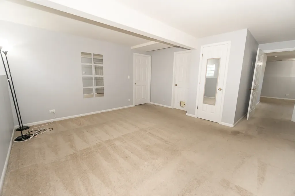 739 West Georgian Court Addison IL 60101