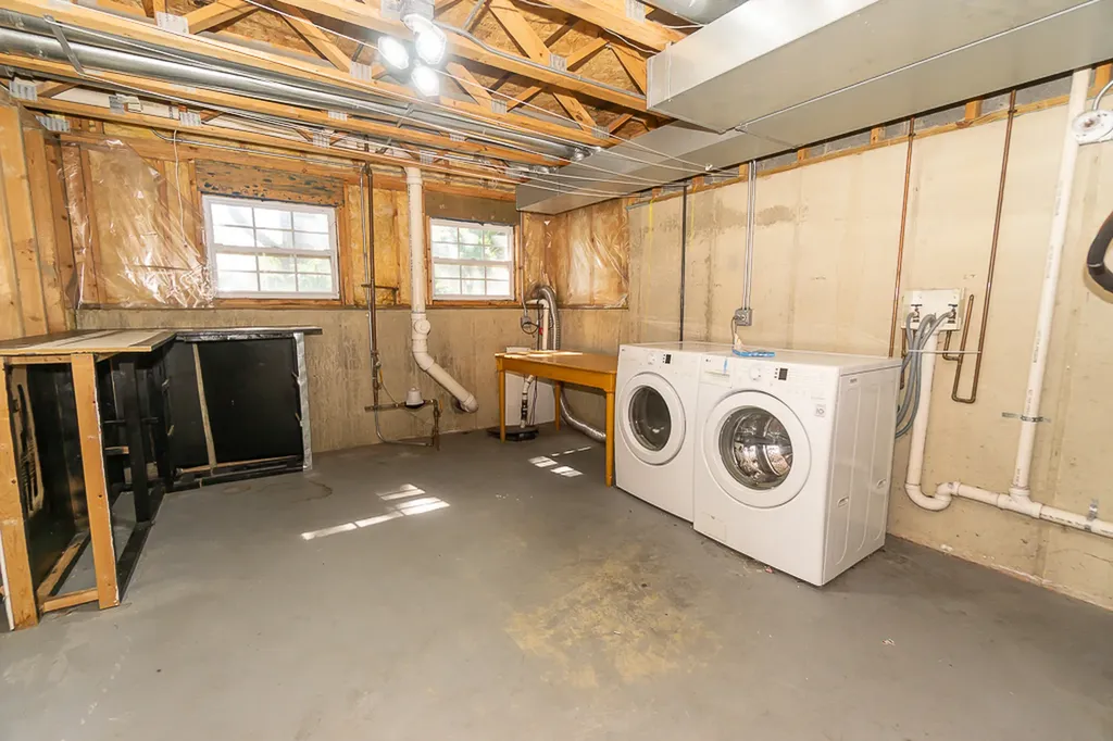 739 West Georgian Court Addison IL 60101