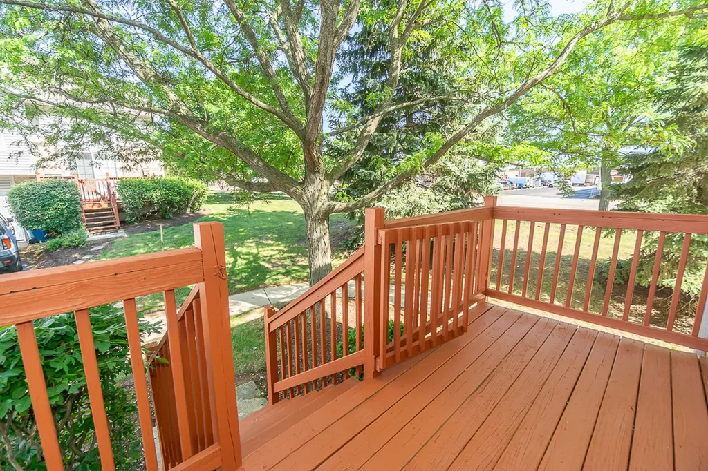739 West Georgian Court Addison IL 60101