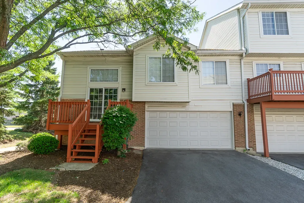 739 West Georgian Court Addison IL 60101