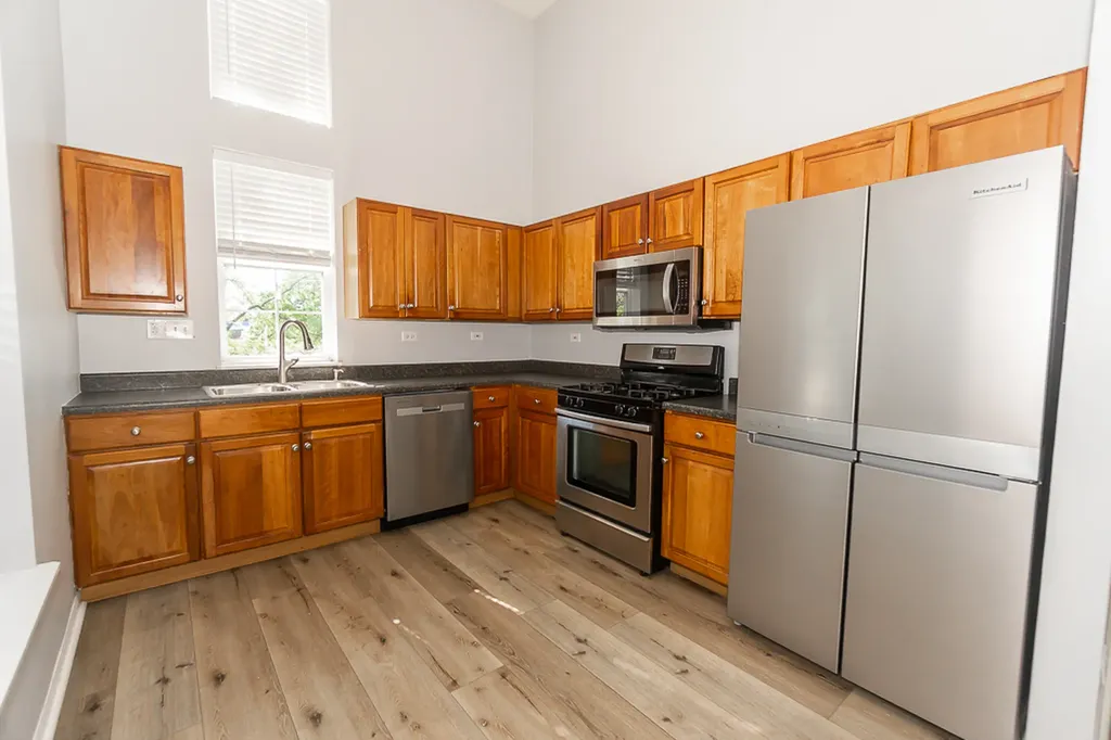 739 West Georgian Court Addison IL 60101