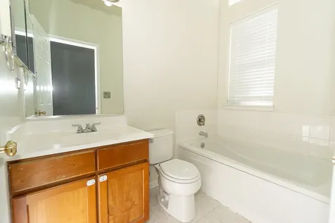 739 West Georgian Court Addison IL 60101