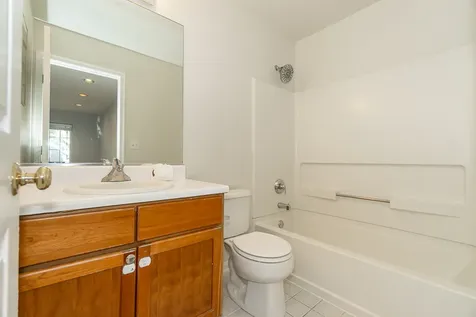 739 West Georgian Court Addison IL 60101