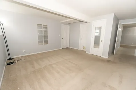 739 West Georgian Court Addison IL 60101