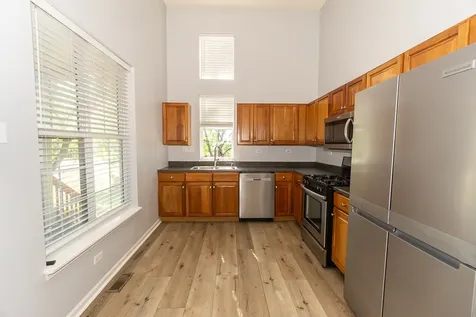 739 West Georgian Court Addison IL 60101