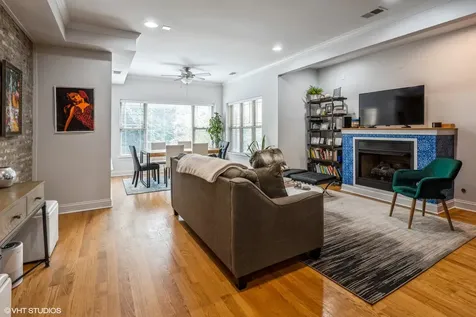 4453 North Magnolia Avenue Chicago IL 60640
