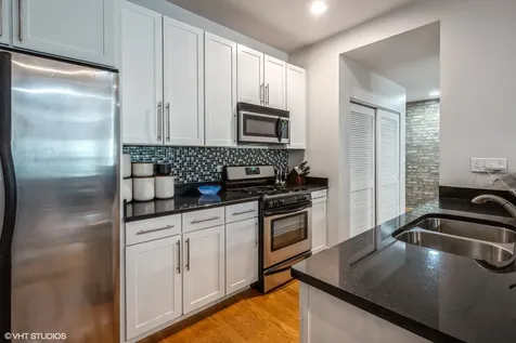 4453 North Magnolia Avenue Chicago IL 60640