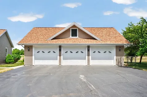 6880 East Cherry Hill Road Ridott IL 61067
