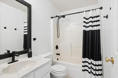 140 Station Park Circle Grayslake IL 60030