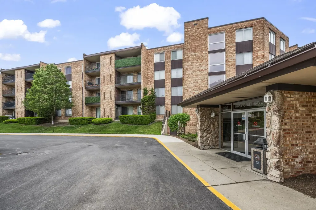 1103 South Hunt Club Drive Mount Prospect IL 60056
