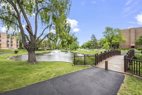 1103 South Hunt Club Drive Mount Prospect IL 60056