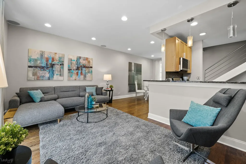 1507 West Chestnut Street Chicago IL 60642