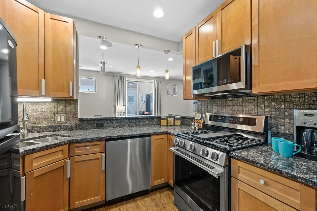1507 West Chestnut Street Chicago IL 60642