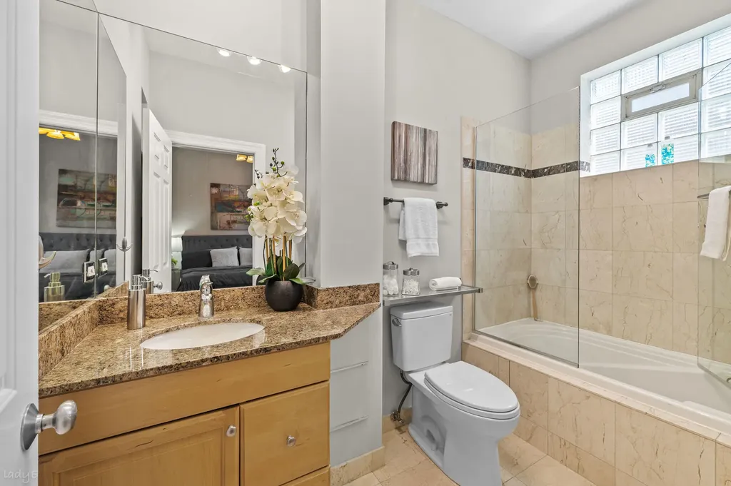 1507 West Chestnut Street Chicago IL 60642
