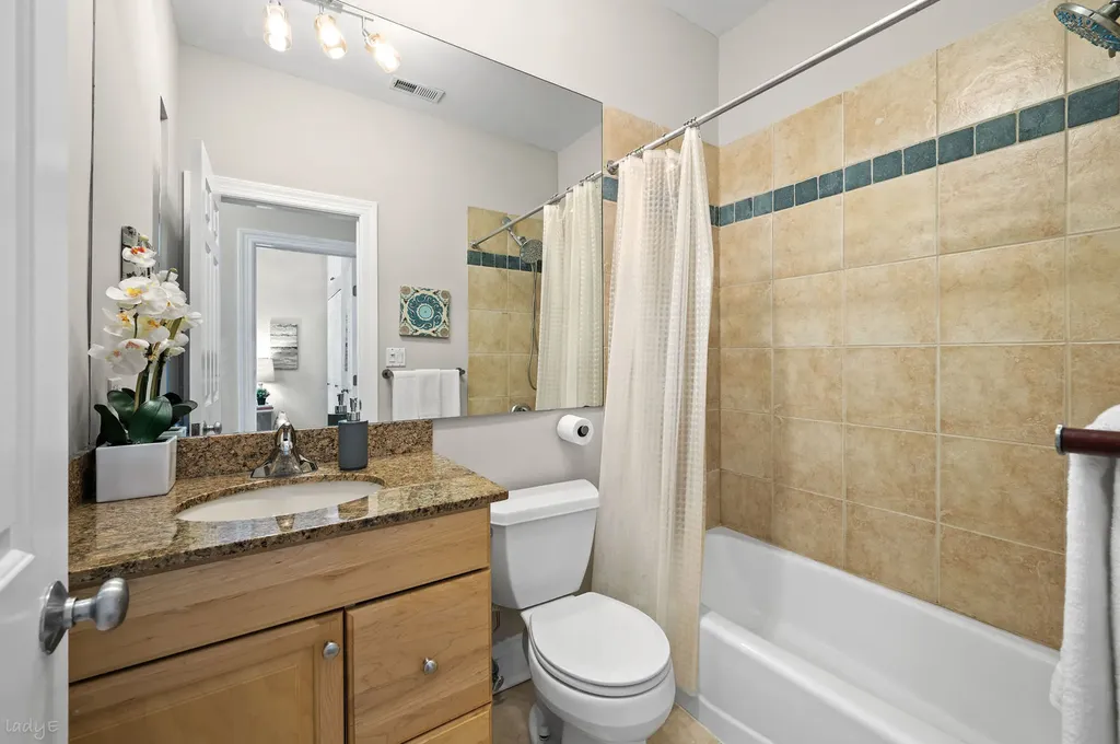 1507 West Chestnut Street Chicago IL 60642