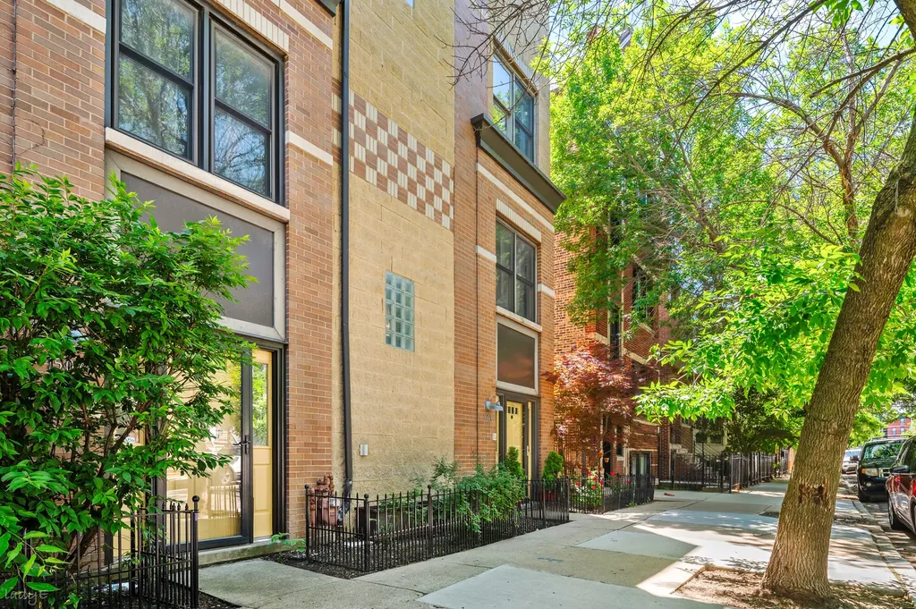 1507 West Chestnut Street Chicago IL 60642