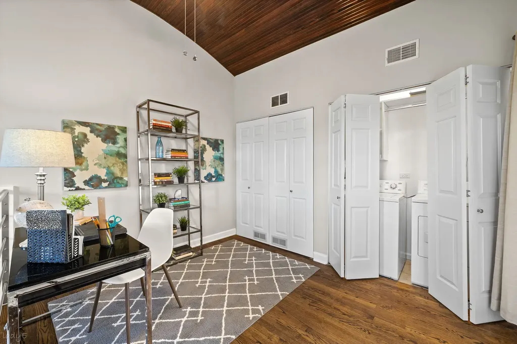1507 West Chestnut Street Chicago IL 60642