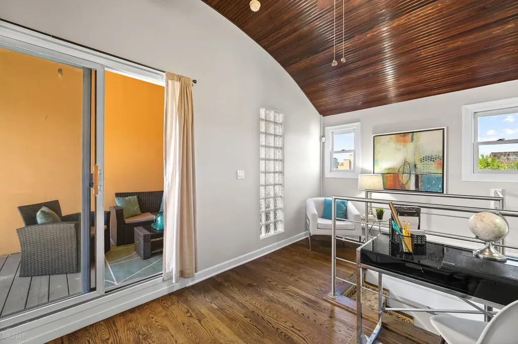 1507 West Chestnut Street Chicago IL 60642