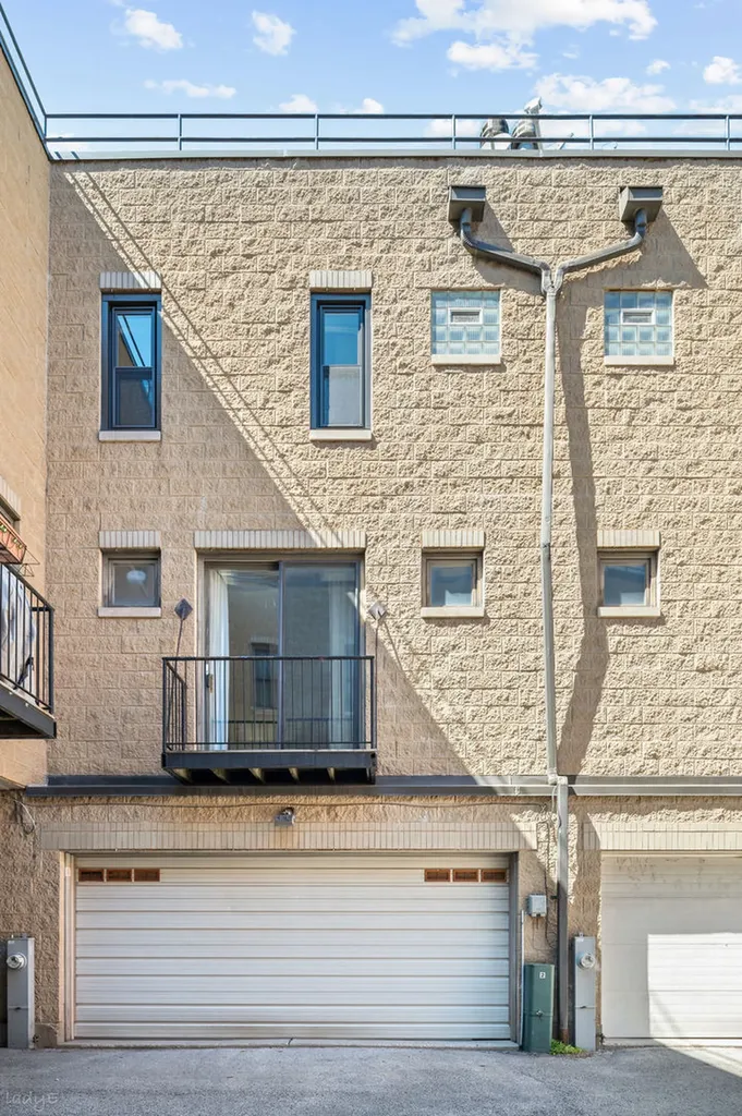 1507 West Chestnut Street Chicago IL 60642