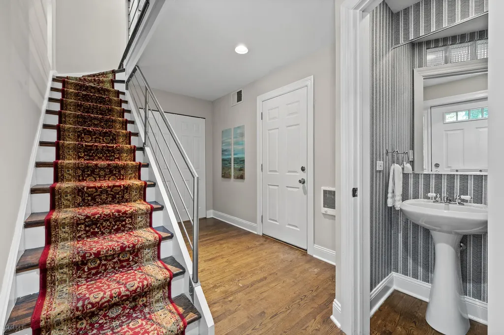 1507 West Chestnut Street Chicago IL 60642