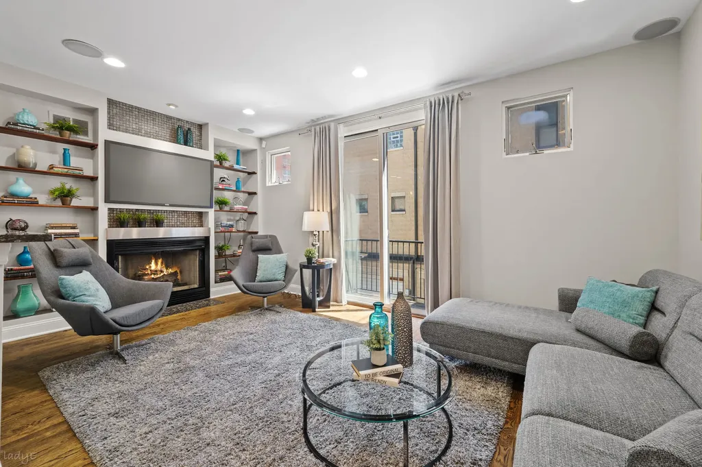 1507 West Chestnut Street Chicago IL 60642
