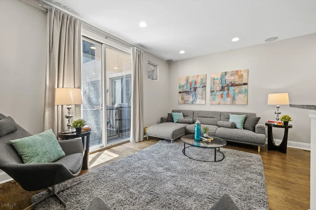 1507 West Chestnut Street Chicago IL 60642