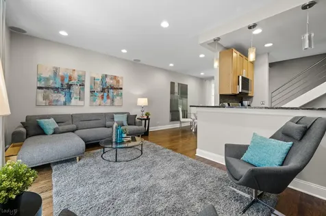 1507 West Chestnut Street Chicago IL 60642