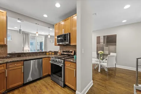 1507 West Chestnut Street Chicago IL 60642