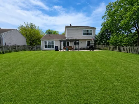 2054 Mission Hills Drive Elgin IL 60123