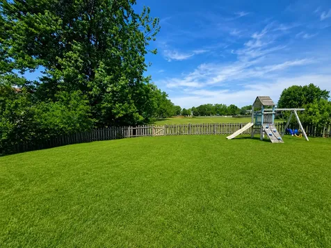 2054 Mission Hills Drive Elgin IL 60123