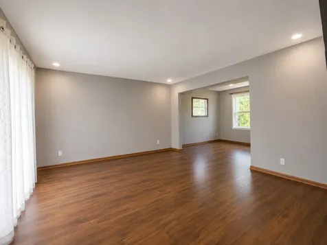 2054 Mission Hills Drive Elgin IL 60123