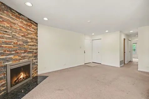 5235 Rockpointe Court Gurnee IL 60031