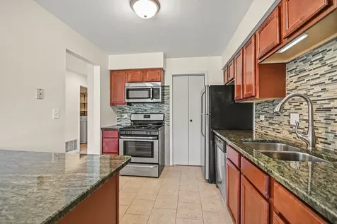 5235 Rockpointe Court Gurnee IL 60031