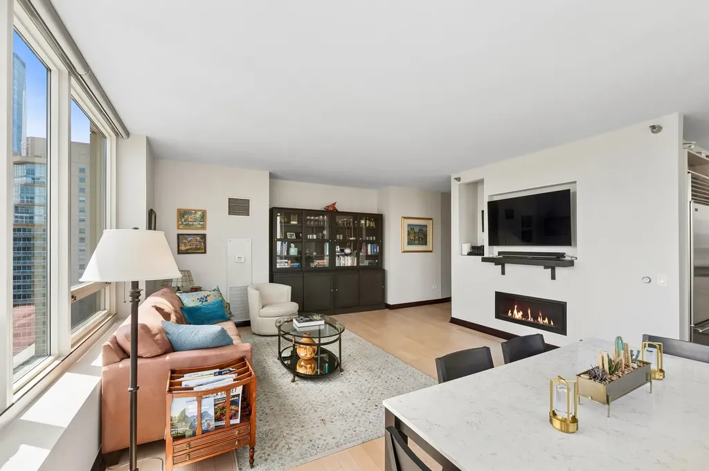 33 West Ontario Street Chicago IL 60654